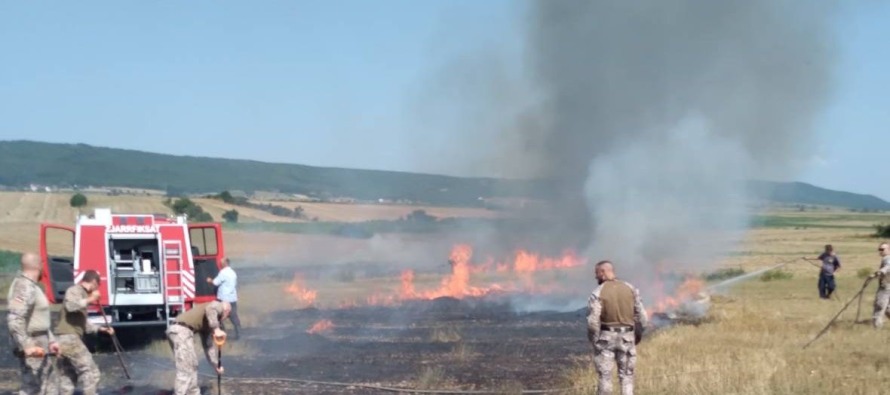 Латвийские военнослужащие оказали помощь в тушении пожара на ферме в Косово