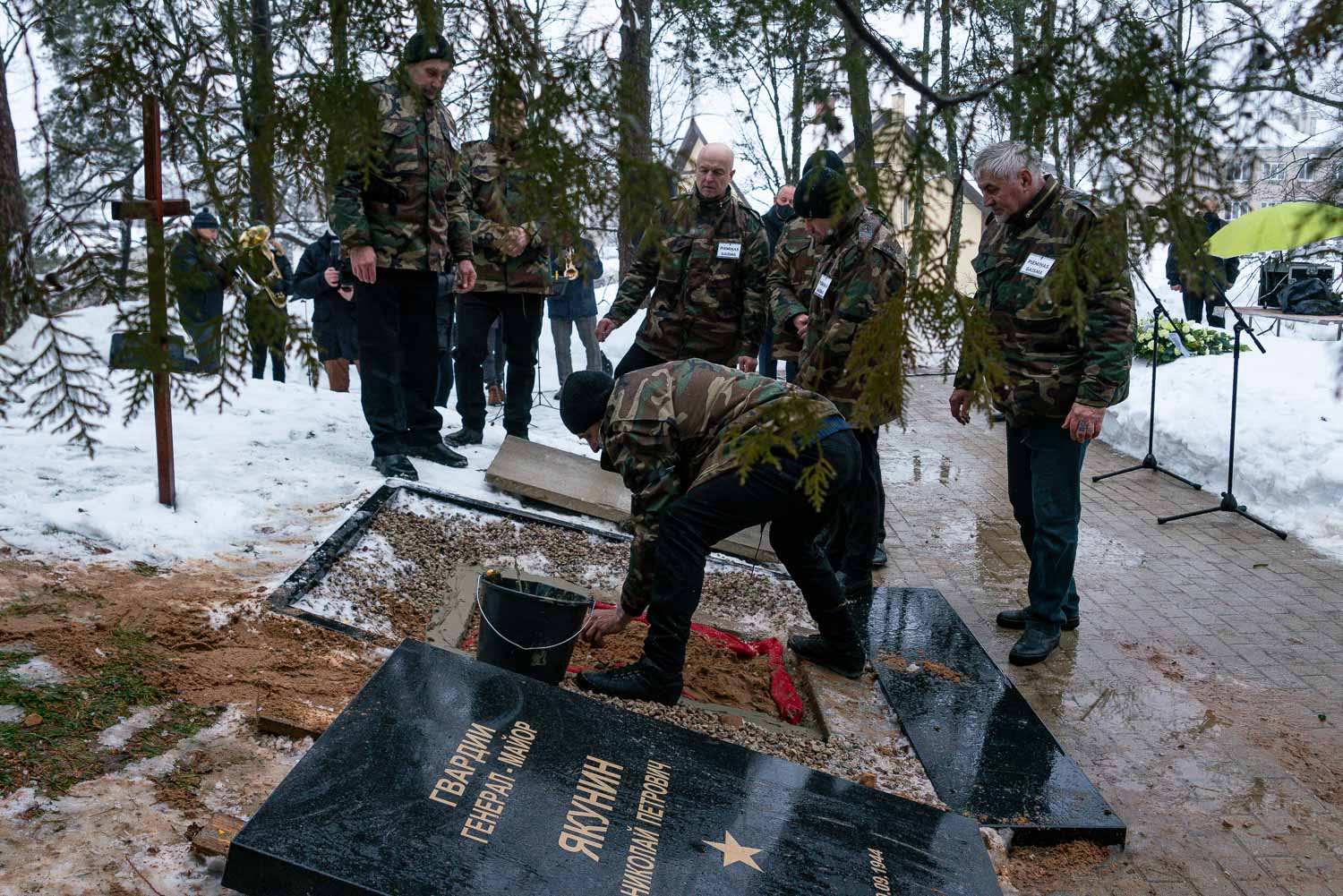 Генерала Якунина перезахоронили в Мадоне