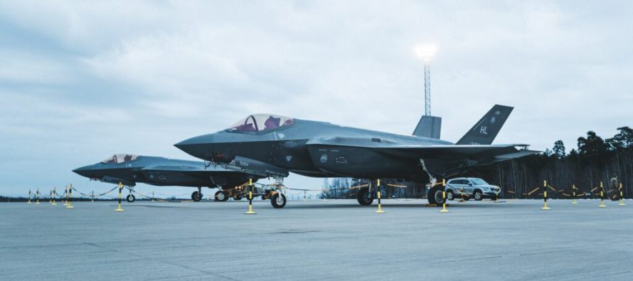 Многоцелевые истребители F-35 ВВС США приземлились в Эмари, Эстония