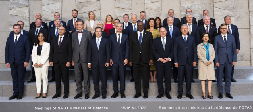 Министры обороны стран НАТО закладывают основу для встречи в верхах в Мадриде